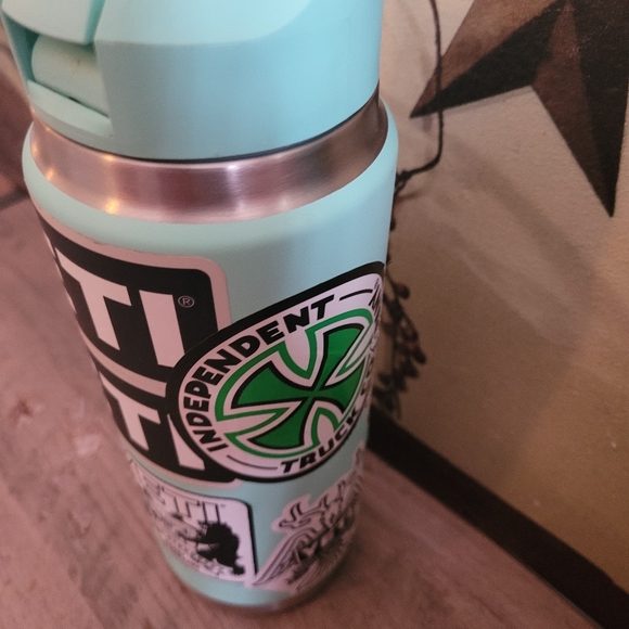 Yeti - Picture 4 of 5